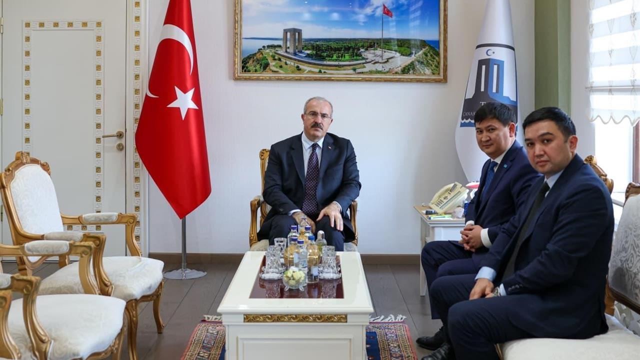 Kazakistan Cumhuriyeti İstanbul Başkonsolosu Amankul, Çanakkale'de Vali Toraman'la Görüştü