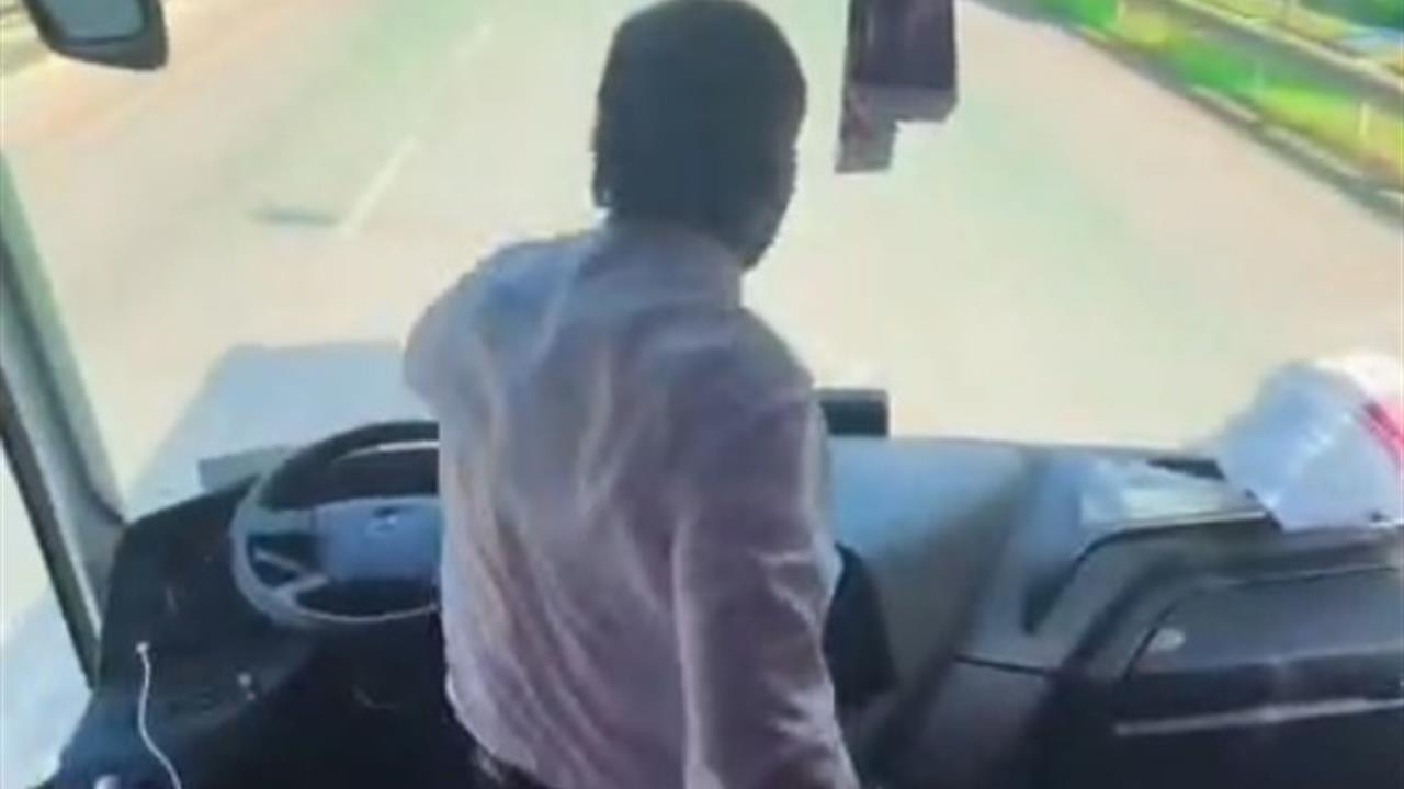 Antalya'da Taraftarlarla Dans Eden Otobüs Şoförüne Ceza Kesildi