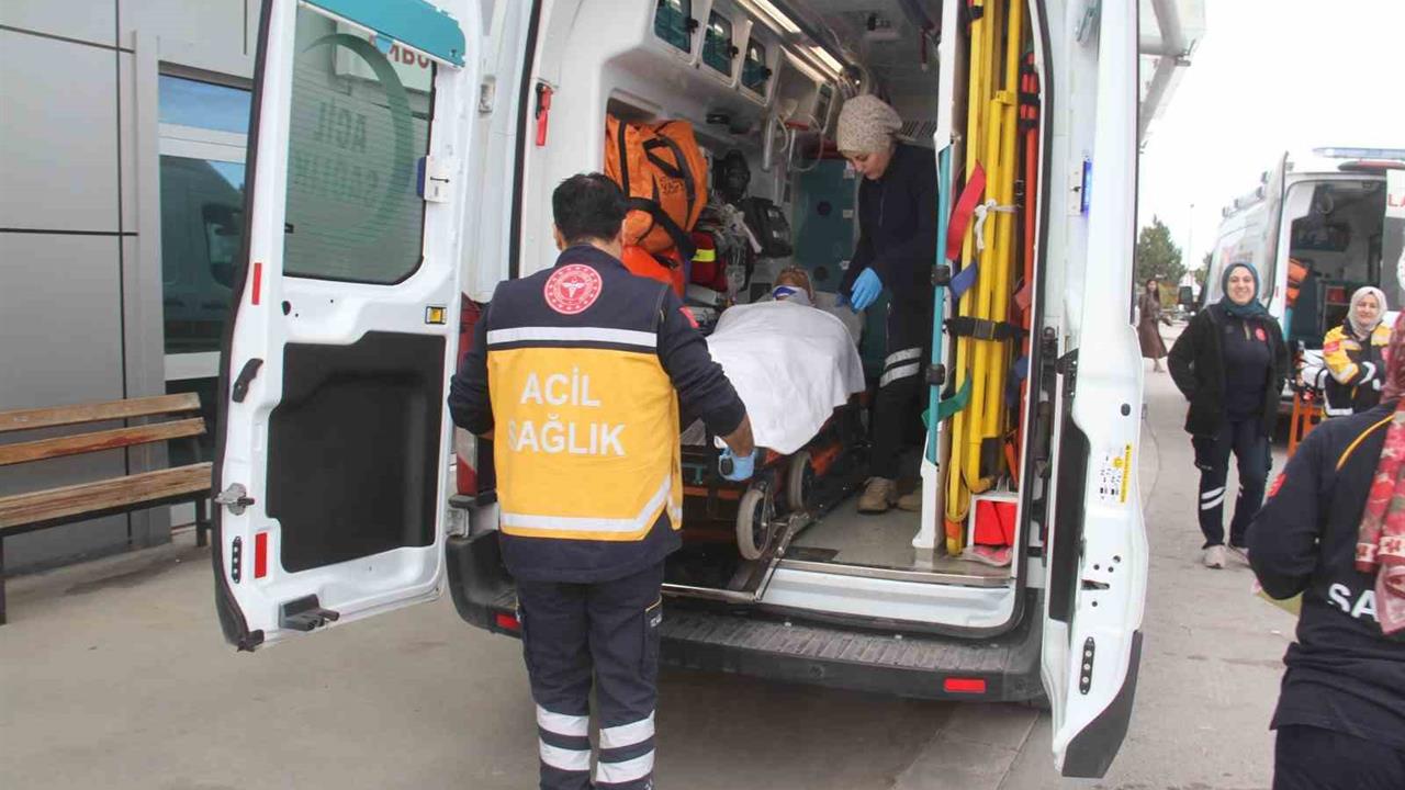 Konya Beyşehir'de Ahırda Dananın Saldırısında Besici Yaralandı