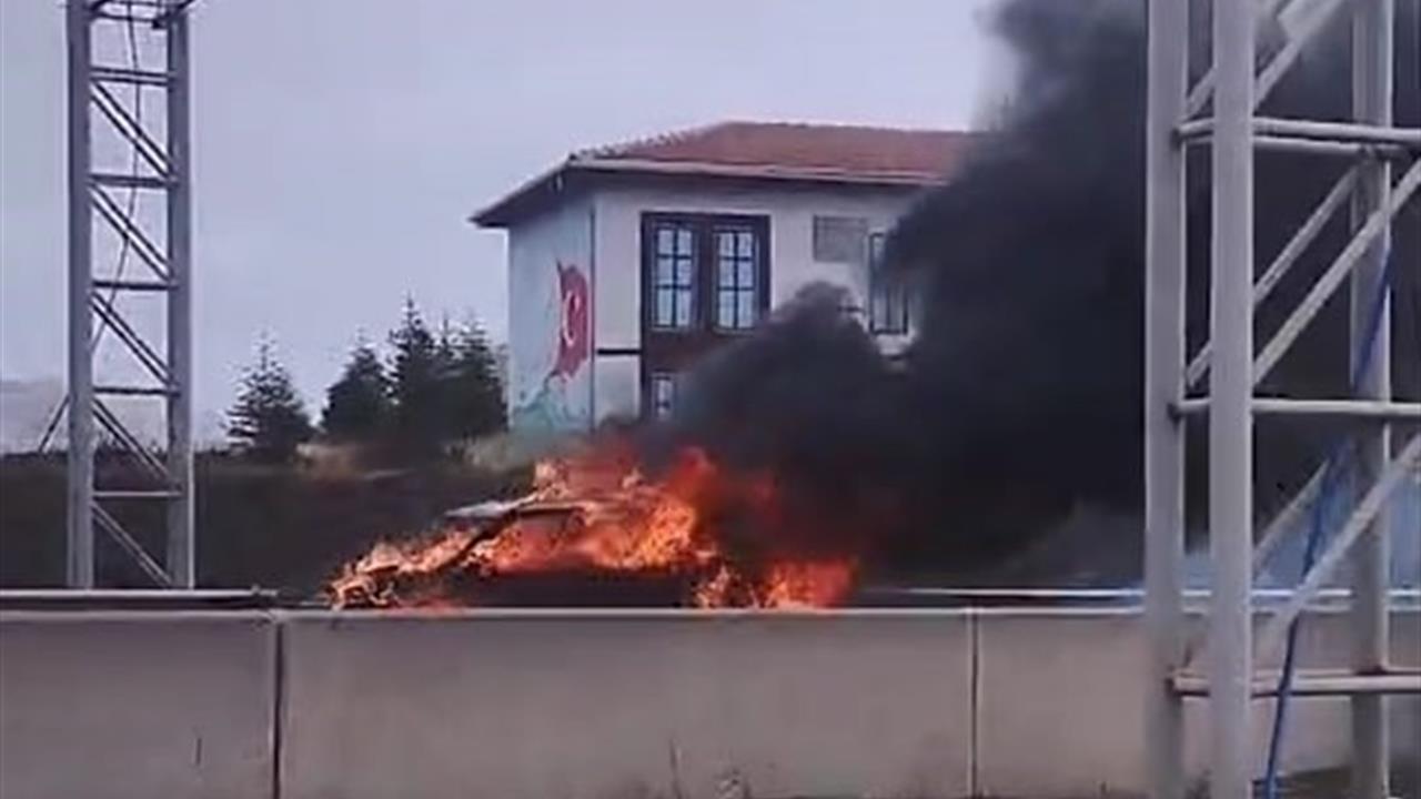 Ankara Pursaklar'da Protokol Yolu Üzerinde Yangın Çıktı