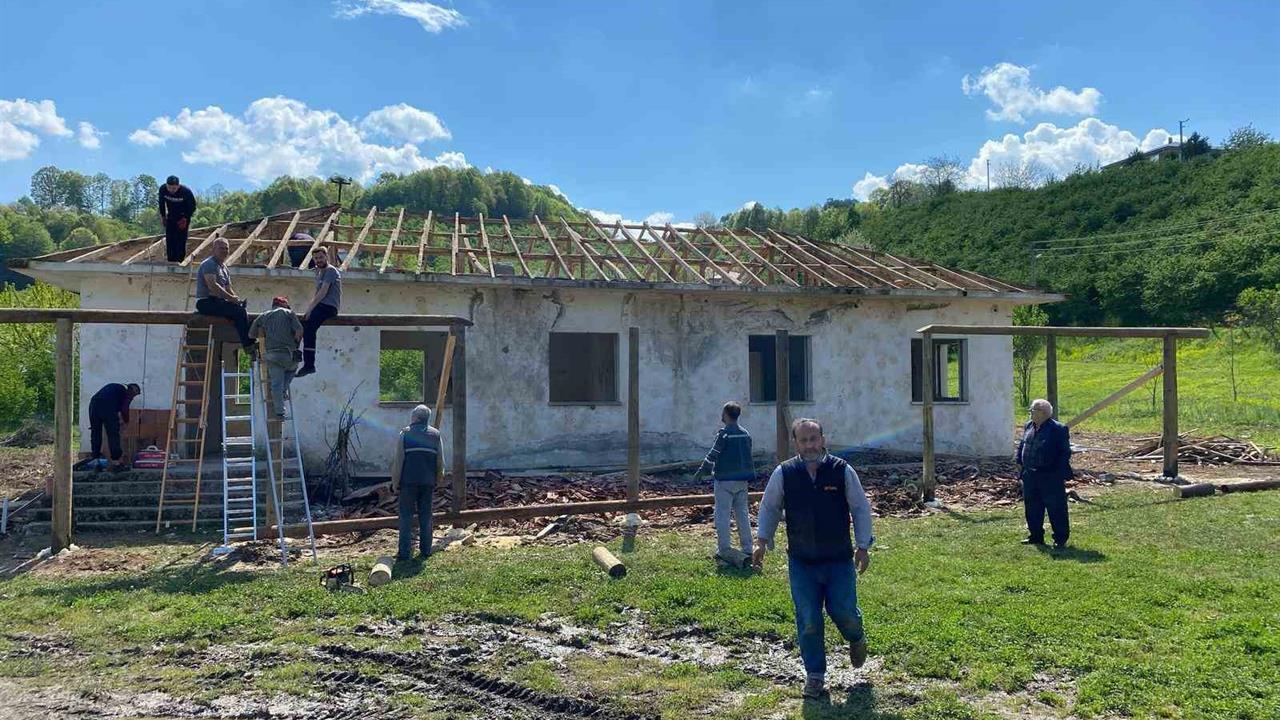 Sakarya'da Metruk Halden Kurtarılan Okul, Mahallenin Yeni Toplanma Alanı Oldu