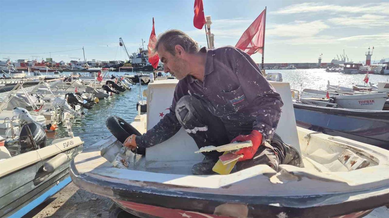 Tekirdağ Süleymanpaşa'da Lodos Nedeniyle Balıkçılar Limana Sığınmak Zorunda Kaldı