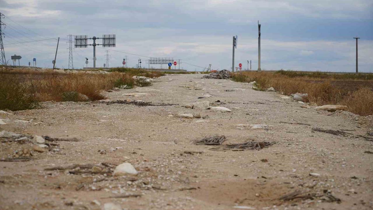 Edirne Merkez'de Bozuk Yol Nedeniyle Araçlar Zarar Görüyor