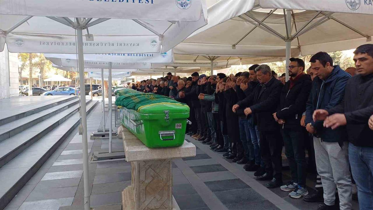 Kayseri'de Miras Meselesi Nedeniyle Damat Tarafından Öldürülen Kadın Defnedildi