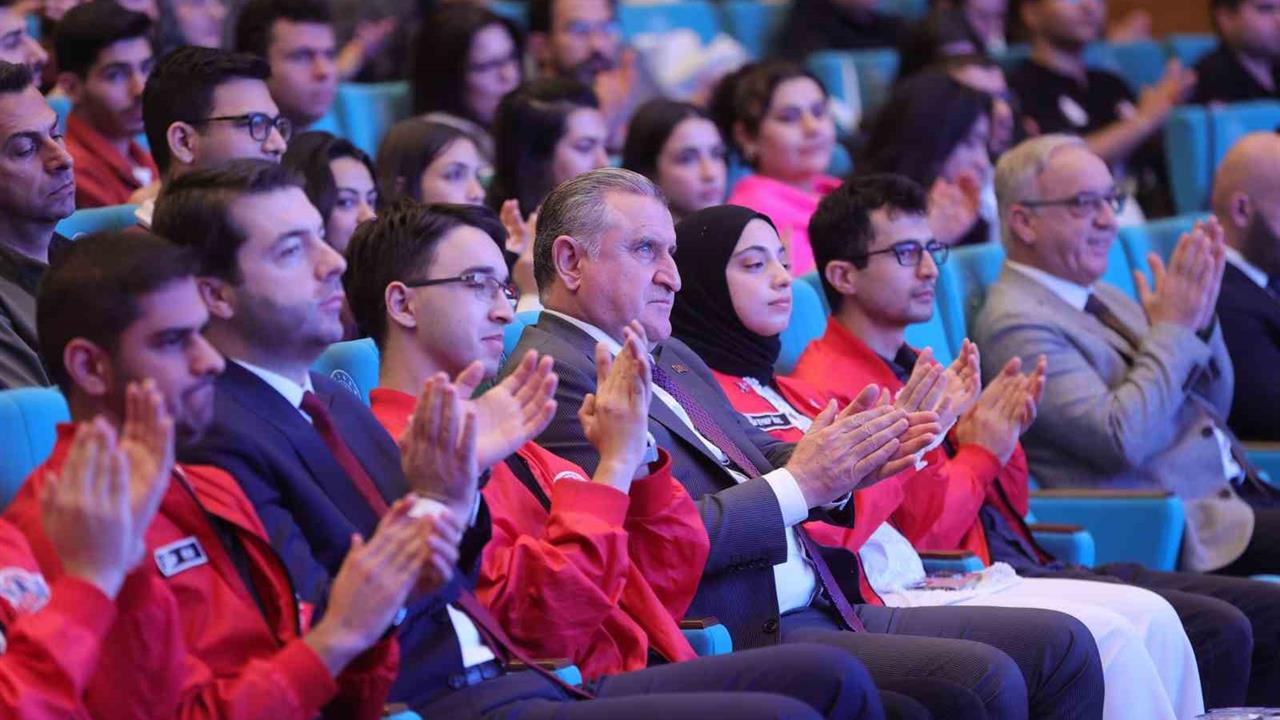 Ankara'da Bakan Bak, Milli Teknoloji Hamlesi ile ilgili açıklamalarda bulundu.