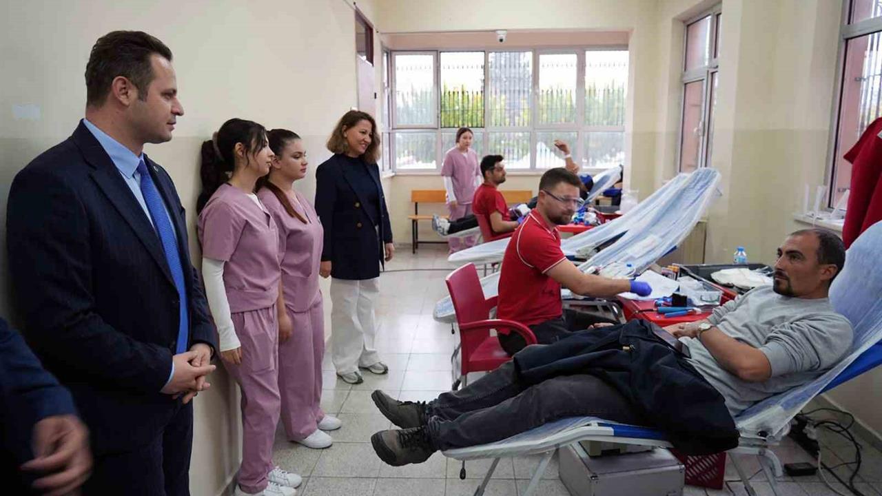 Muğla'da Öğretmenler Günü Kutlamaları Kapsamında Kan Bağışında Bulundu