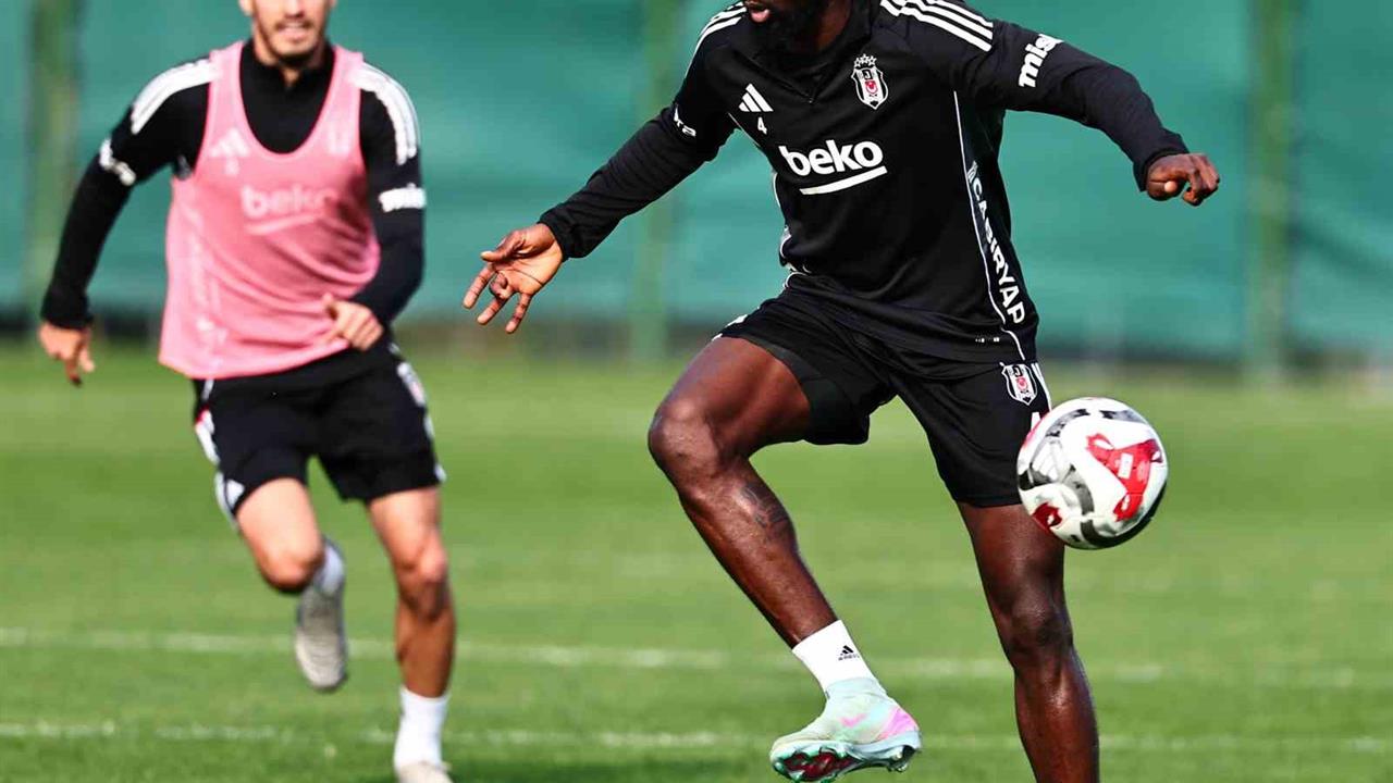 Beşiktaş İstanbul'da Fatih Karagümrük ile Oynayacağı Maç İçin Antrenman Yaptı