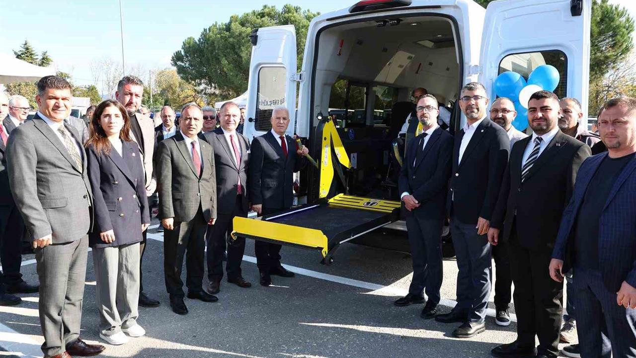 Bursa Büyükşehir Belediyesi, 50 yeni aracı filoya ekleyerek yaş ortalamasını düşürdü.