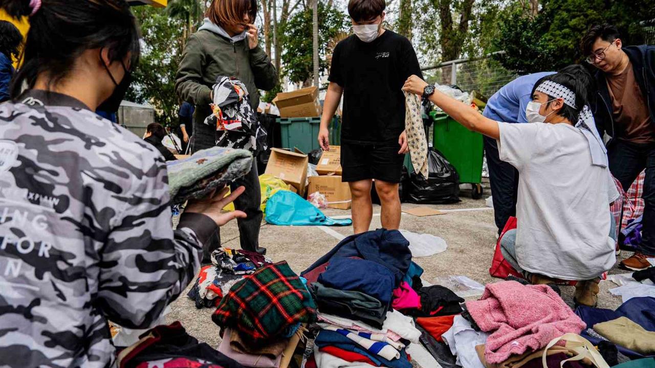 Hong Kong Tai Po'da Yangın Felaketinde Hayatını Kaybedenlerin Sayısı 65'e Ulaştı