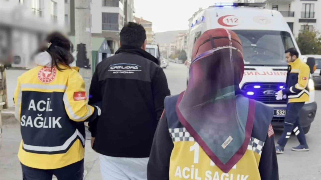 Aksaray Merkez'de Kamyonet ve Otomobil Çarpıştı, 1 Kişi Yaralandı