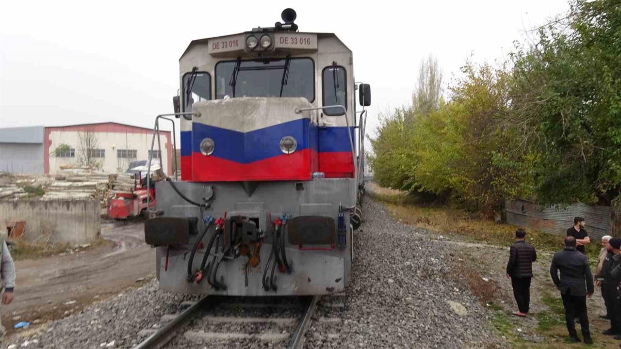 Malatya Yeşilyurt'ta Raylara Düşen Kişiye Yük Treni Çarptı