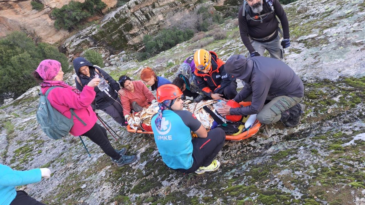 Aydın Koçarlı'da Yürüyüş Yapan 50 Yaşındaki Adam Dere Yatağında Mahsur Kaldı