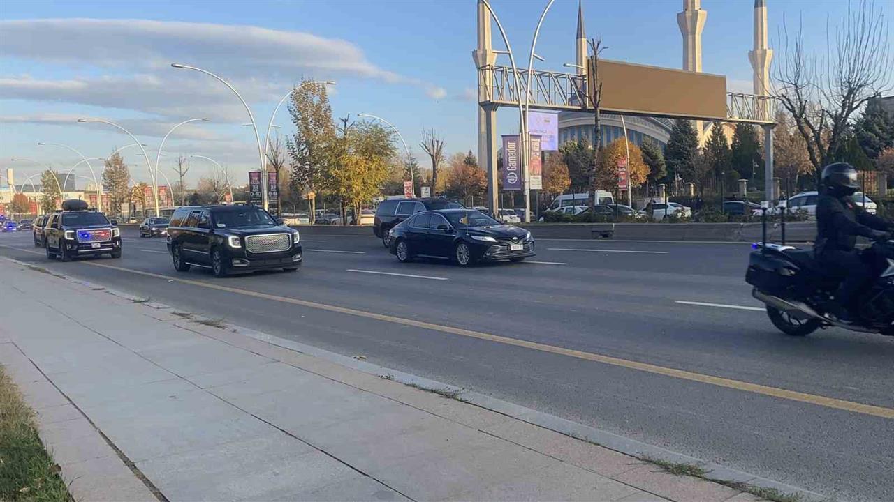 Papa 14. Leo, Ankara'da Diyanet Başkanı Safi Arpaguş ile görüştü.