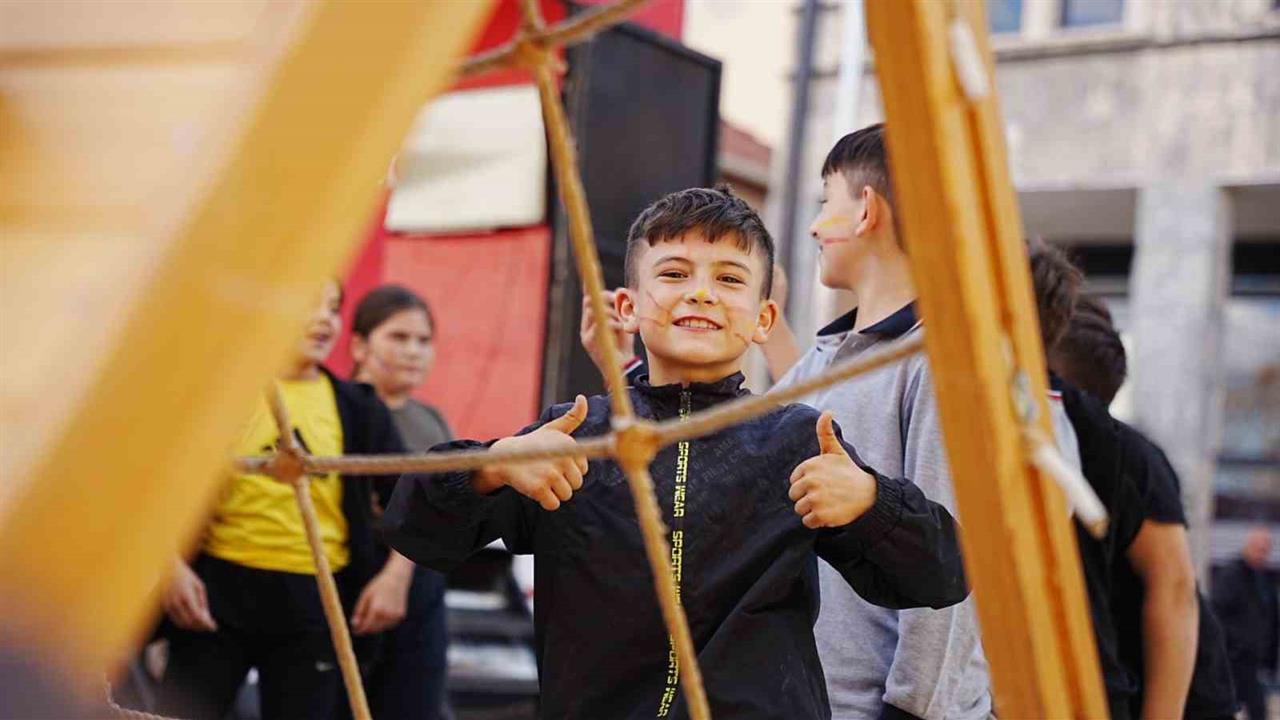 Sındırgı'da Deprem Sonrası Çocuklarla Oyun Etkinliği Düzenlendi