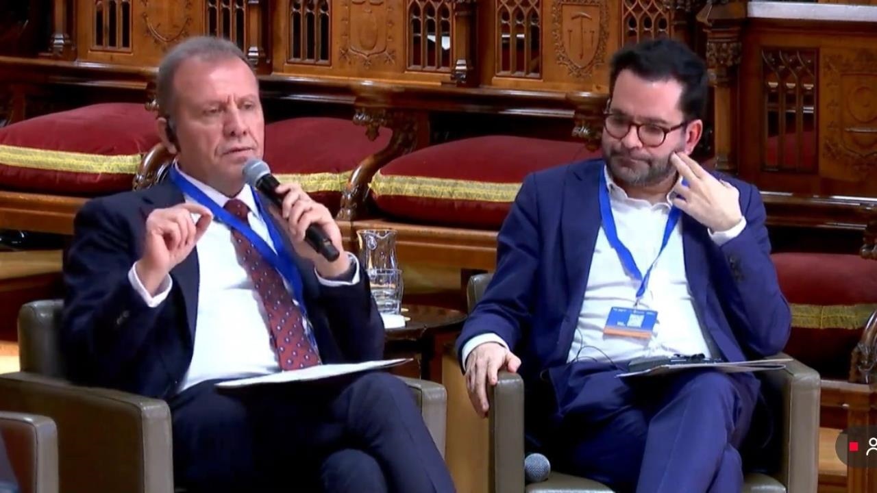 Vahap Seçer Barcelona’da: "mersin Türkiye’nin Özetidir"