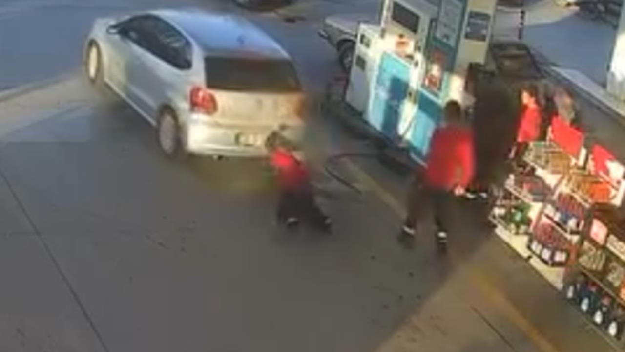 Hortumu Çıkarmayı Unuttu, Depo Doluyken Gaza Bastı: Mersin’de Akaryakıt Çalışanı Kahraman Oldu