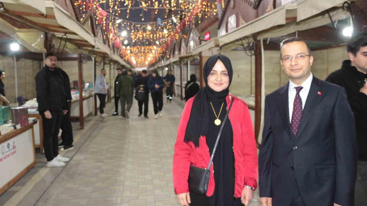 Cizre'de Düzenlenen Kitap Fuarında Kültürel Etkinlikler Öne Çıkıyor