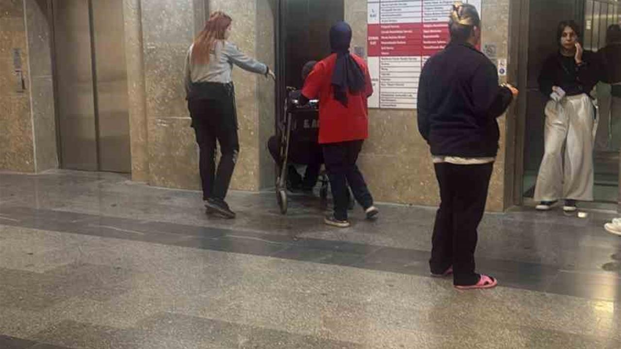 Ankara Sincan'da 120 İşçinin Gıda Zehirlenmesi Şüphesiyle Hastaneye Sevk Edildiği Bildirildi