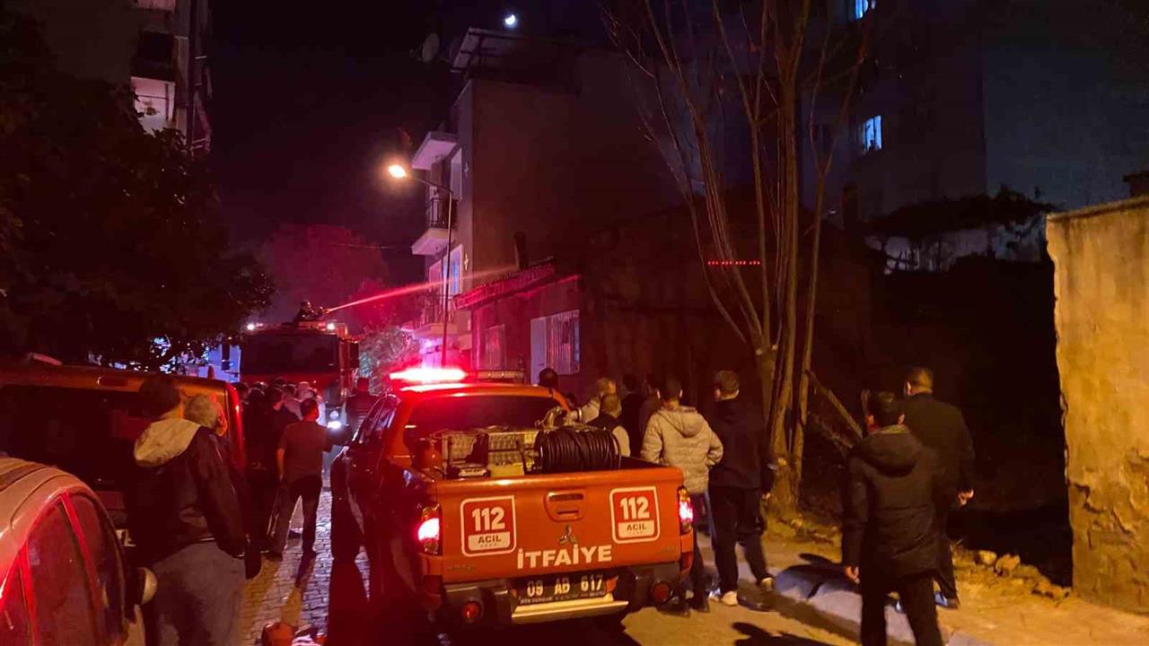 Aydın Efeler'de Çıkan Yangında Bir Kadın Evsiz Kaldı