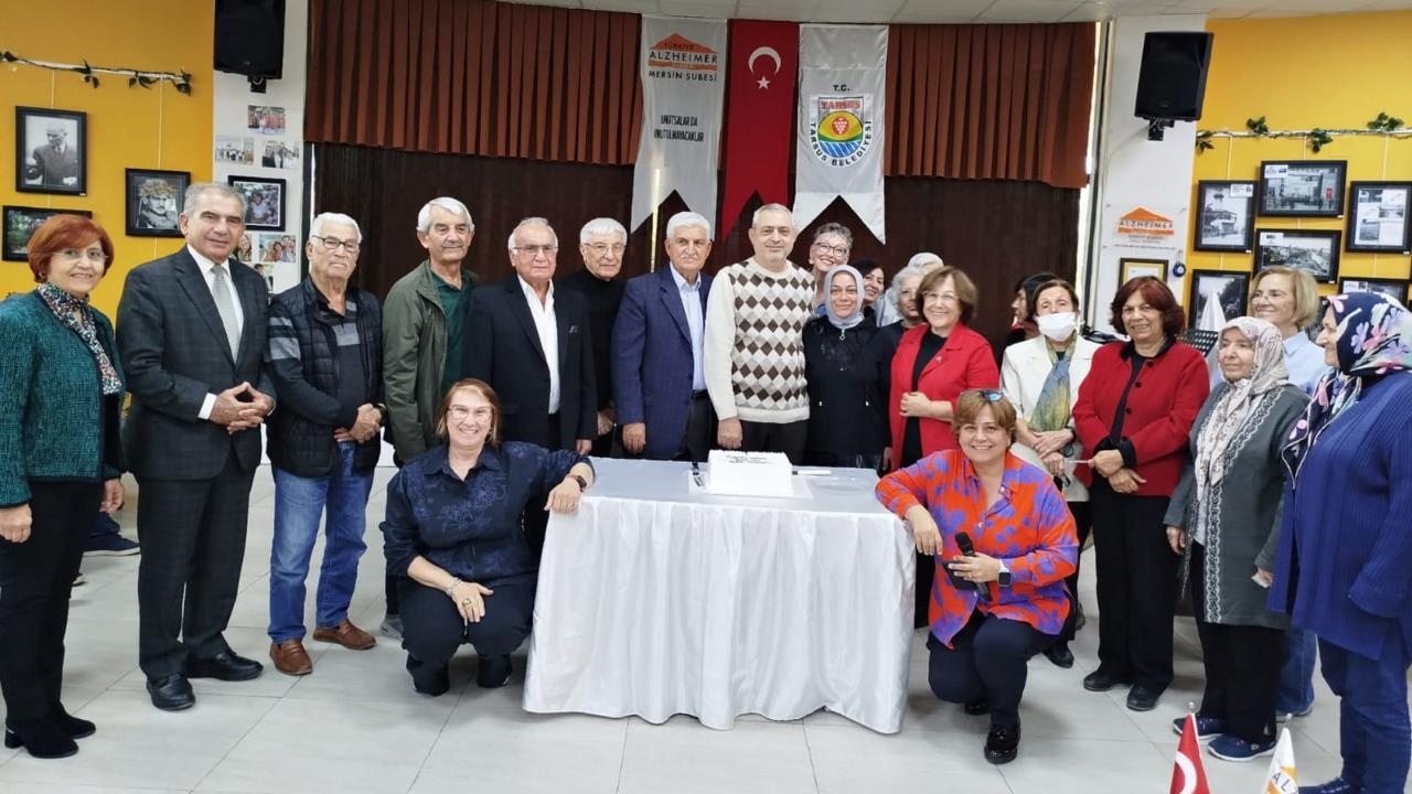 Unutulmayan Nağmeler Korosu'nun Koristlerine Öğretmenler Günü Sürprizi