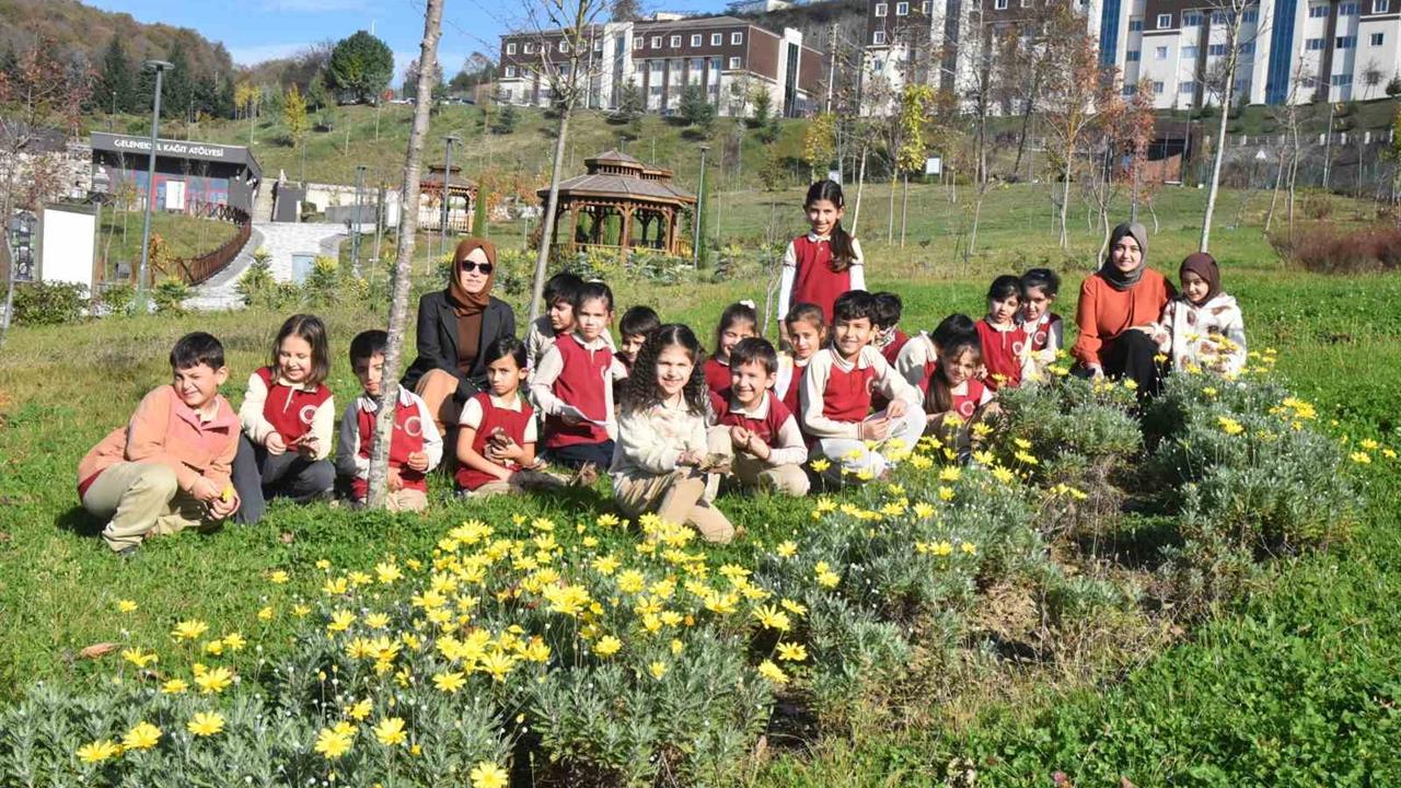 Düzce'de Şıralık Vatan İlkokulu Öğrencileri Botanik Bahçesini Ziyaret Etti