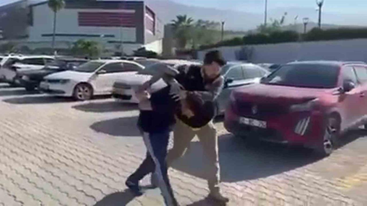 Hatay İskenderun'da Şantiyede Kavga Eden Şahıs Arkadaşını Döverek Tutuklandı.