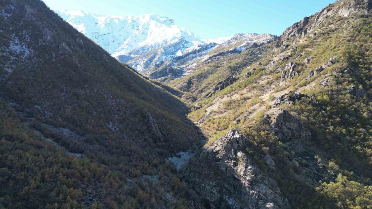 Şırnak Beytüşşebap ve Uludere'de Kar Yağışı Sonrası Göz Kamaştıran Manzaralar Oluştu