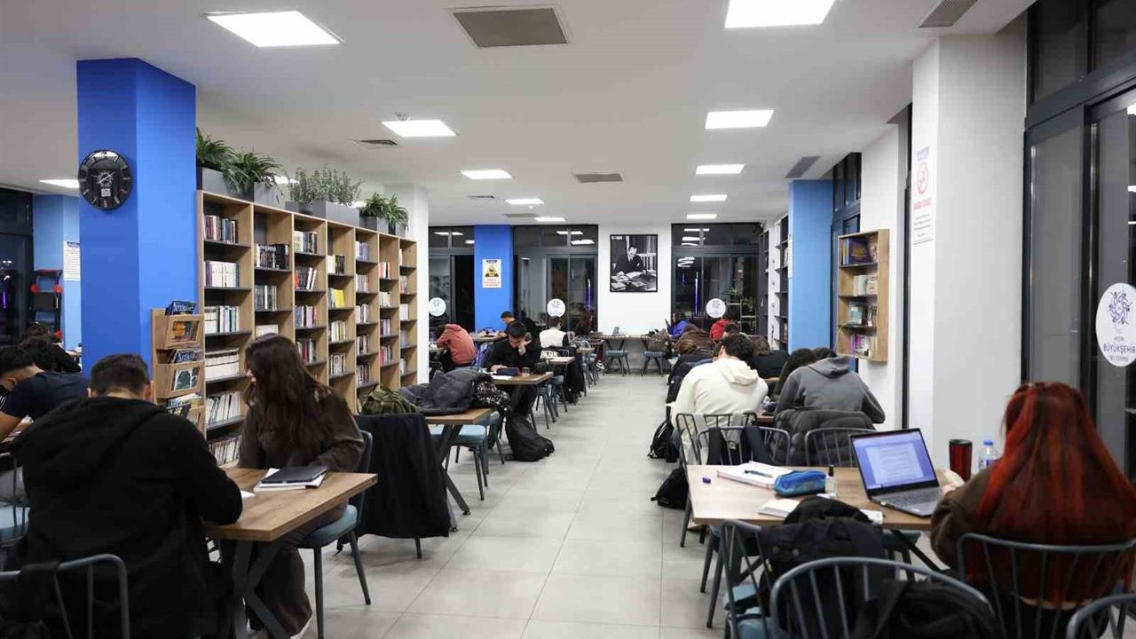 Aydın Efeler'de Gençler İçin Modern Öğrenci Çalışma Salonları Açıldı