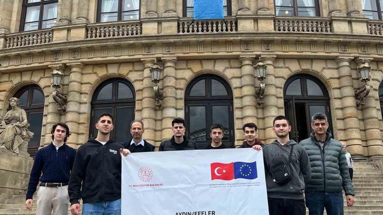 Aydın'da Elektrikli Araç Şarj İstasyonu Projesiyle Öğrencilerden Başarı Hikayesi