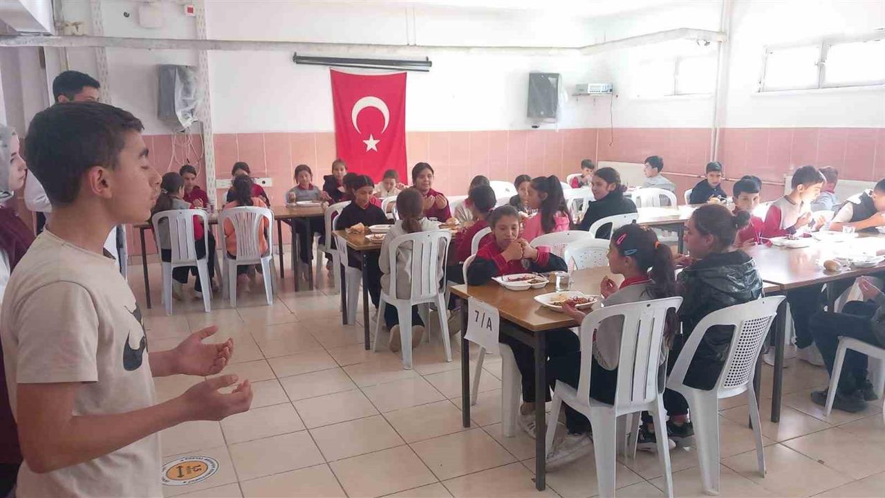 Kütahya'da Taşımalı Eğitim Kapsamında Öğrencilere Hijyenik Yemek Sunuluyor