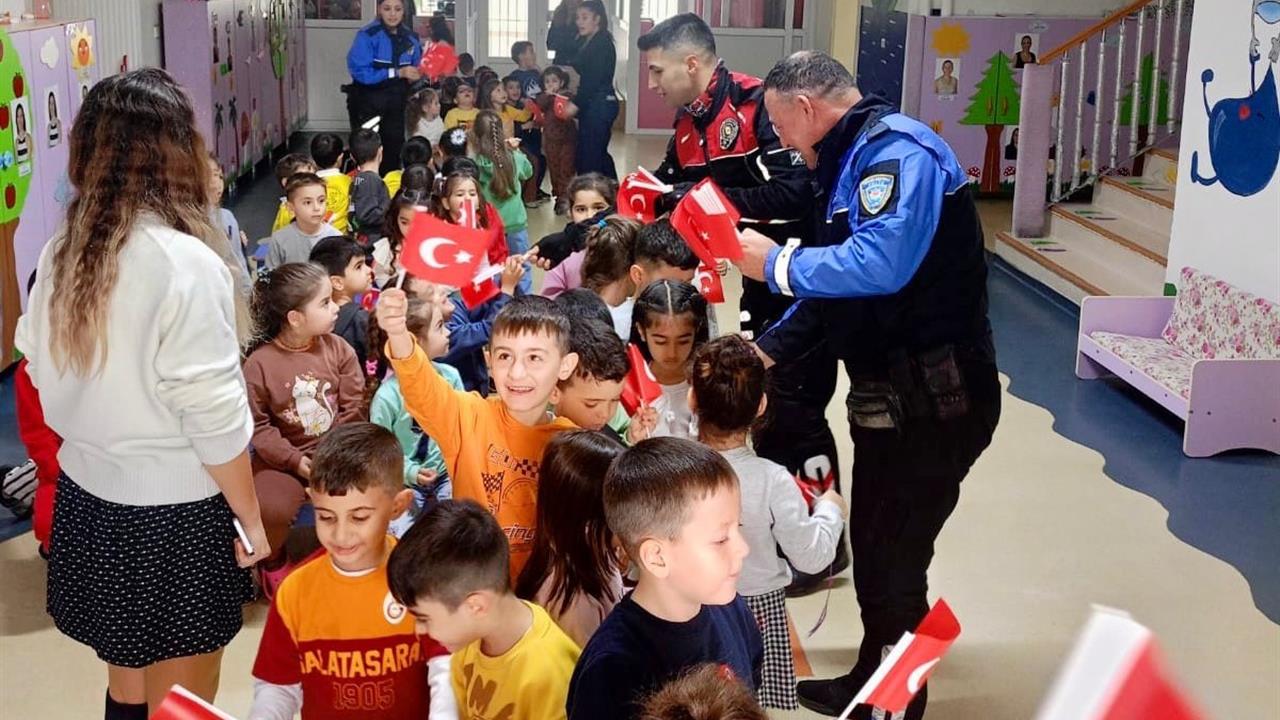 Aydın Efeler'deki İstiklal Anaokulu'nda Öğrencilere Polislik ve Güvenlik Kuralları Anlatıldı