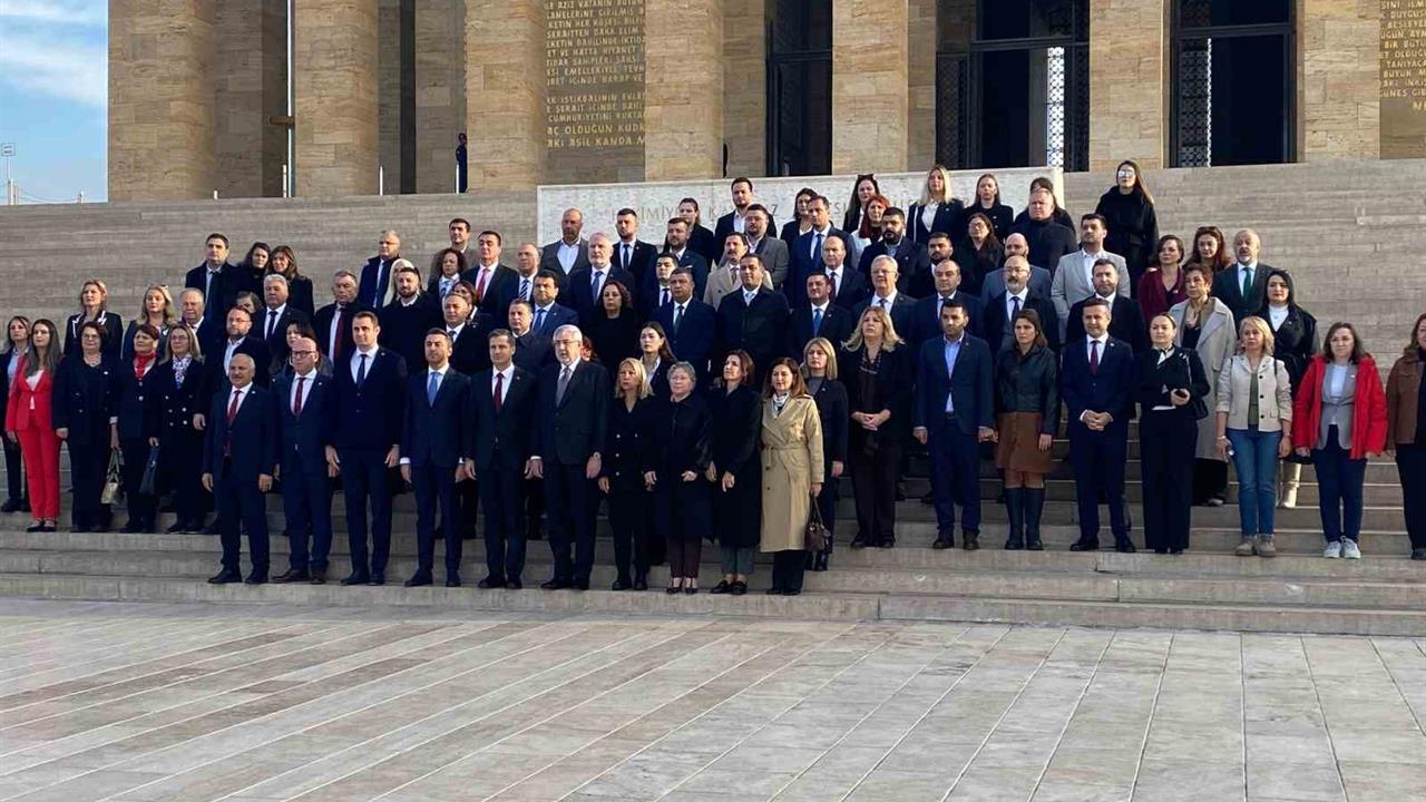 Ankara'da CHP Heyeti, 39. Olağan Kurultay Öncesi Anıtkabir'i Ziyaret Etti