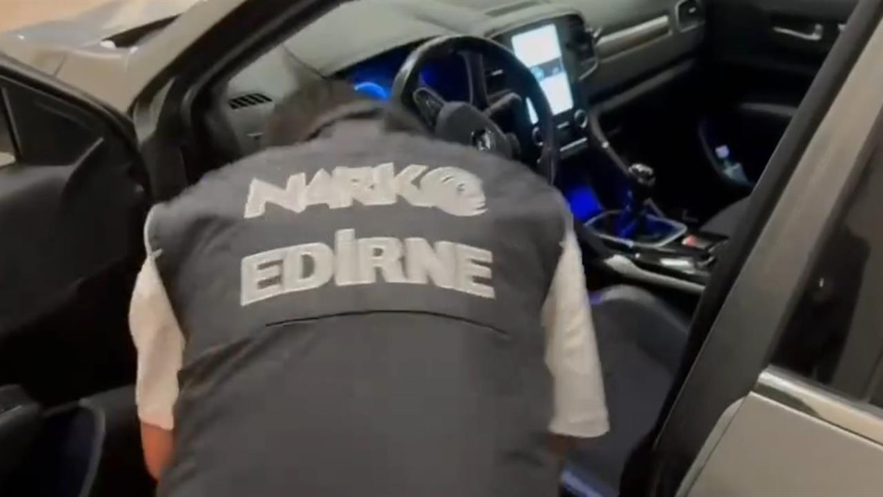 Edirne Kapıkule'de Araçta 23 Kilo 820 Gram Skunk Ele Geçirildi