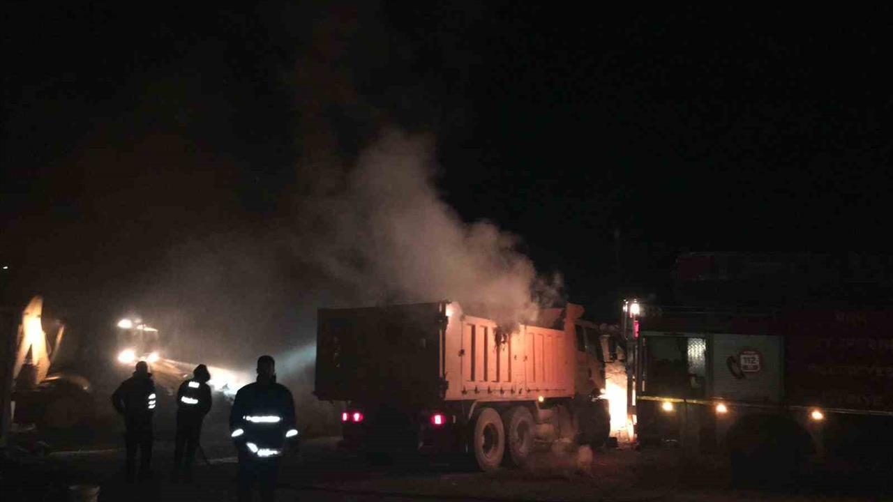 Van Başkale'de Çıkan Yangın İtfaiye Ekipleri Tarafından Söndürüldü