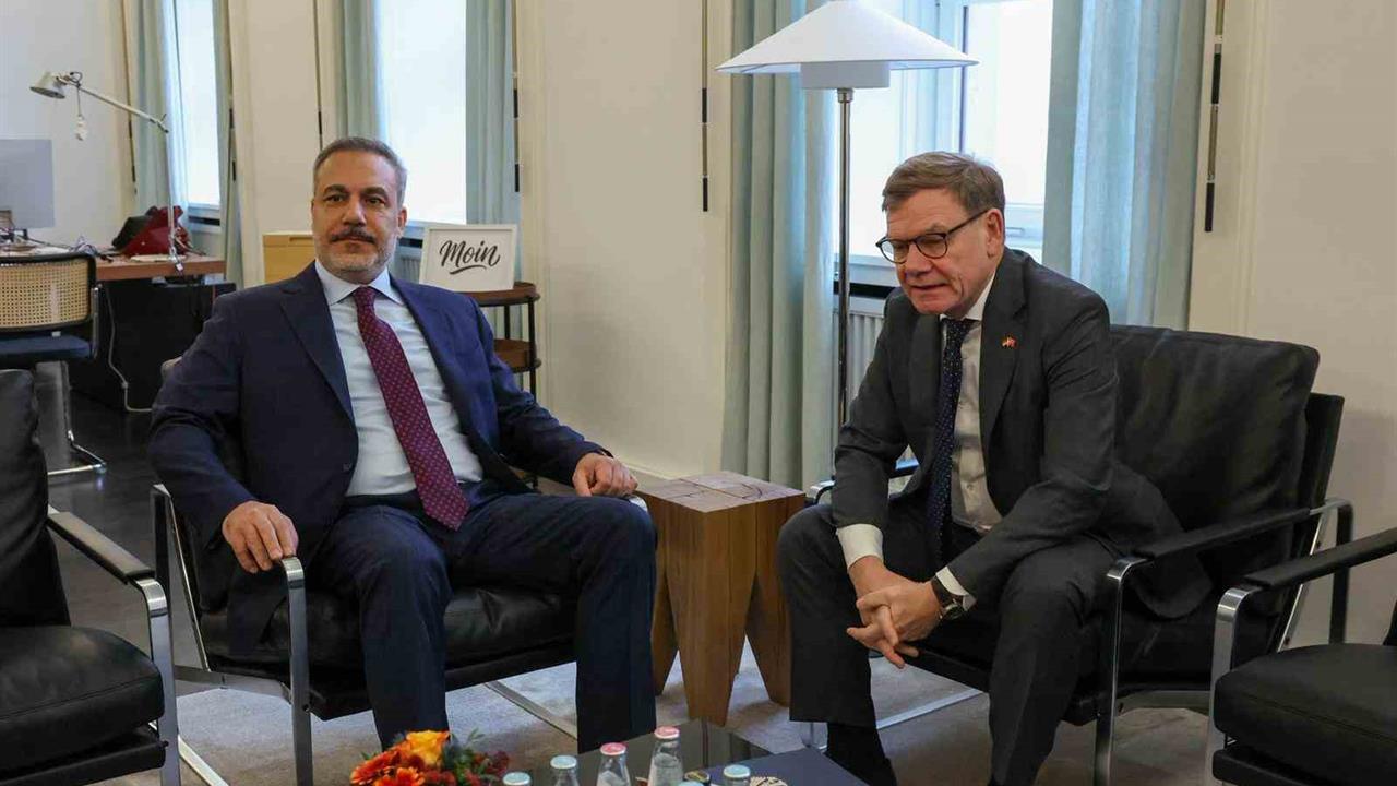 Dışişleri Bakanı Hakan Fidan, Berlin'de Alman Bakan Wadephul ile bir araya geldi.