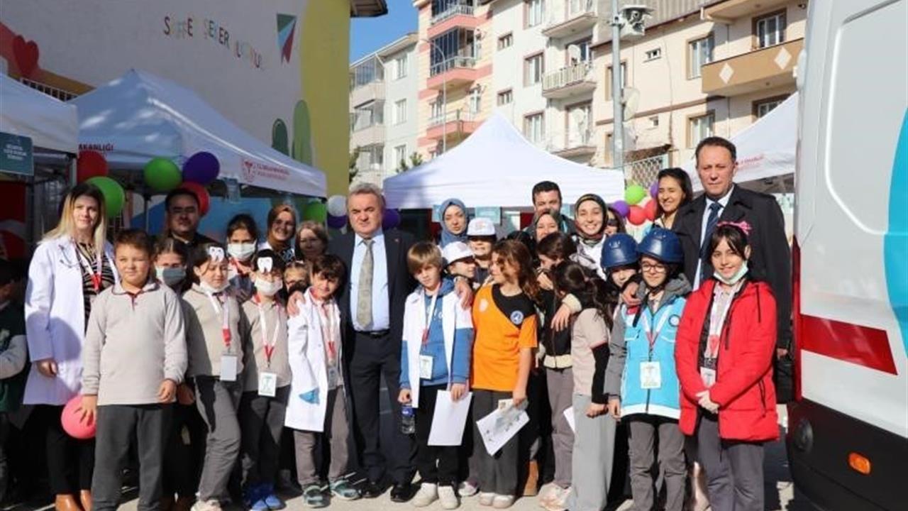 Bozüyük’te Kaymakam Adem Öztürk, Sağlıklı Çocuk Elçi Programı’na Katıldı.