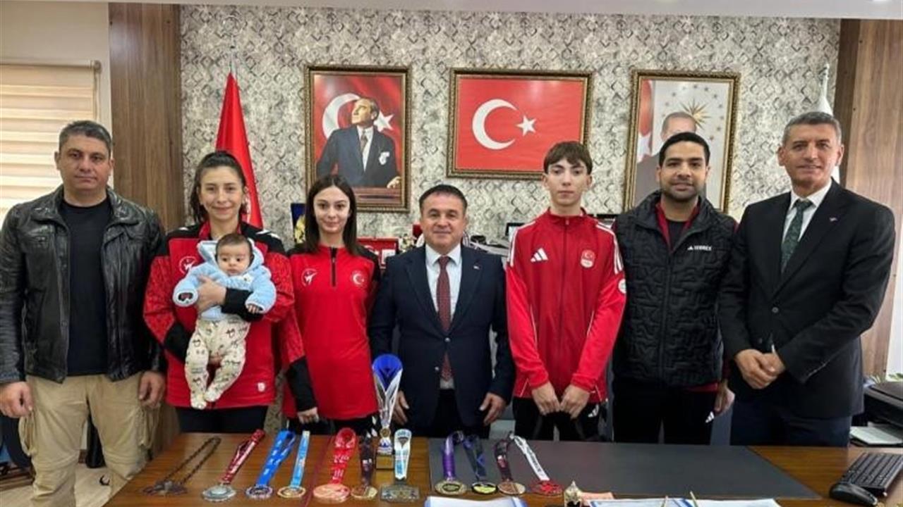 Bilecik'te Gençler Avrupa Taekwondo Şampiyonası'nda Başarı Elde Eden Sporculara Tebrik Ziyareti Gerçekleştirildi.