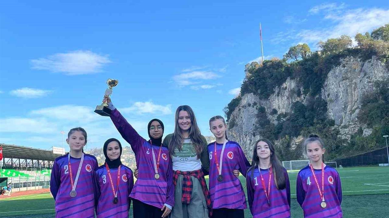 Zonguldak'ta Devrek İmam Hatip Okulu Öğrencileri İl İkinciliği Elde Etti