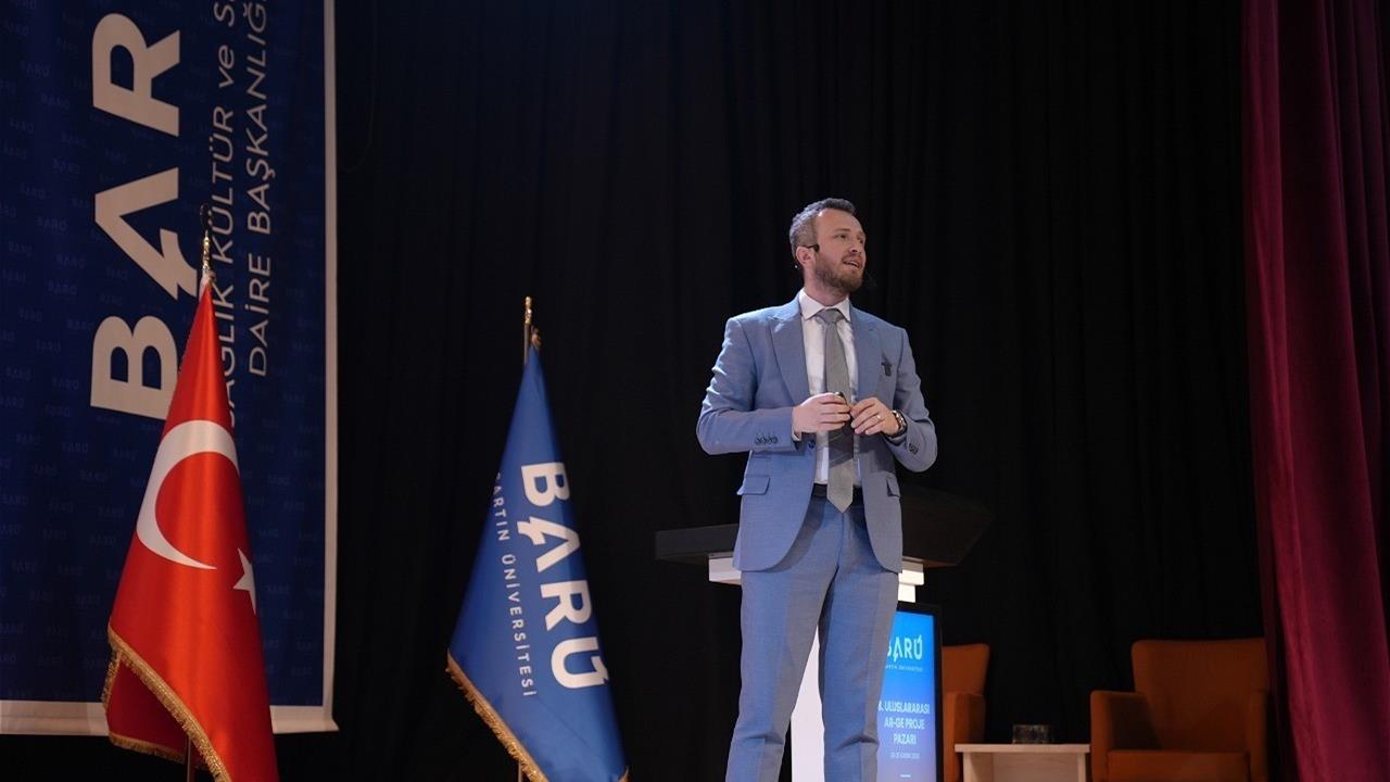 İstanbul'da Okan Hocaoğlu, Güvenli Konutların Önemi Üzerine Açıklamalarda Bulundu