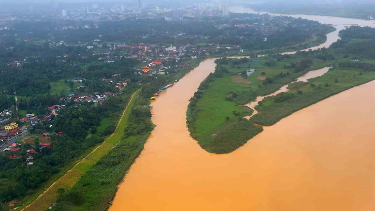 Güney Asya'da Sel ve Toprak Kaymalarında Ölü Sayısı 295'e Ulaştı