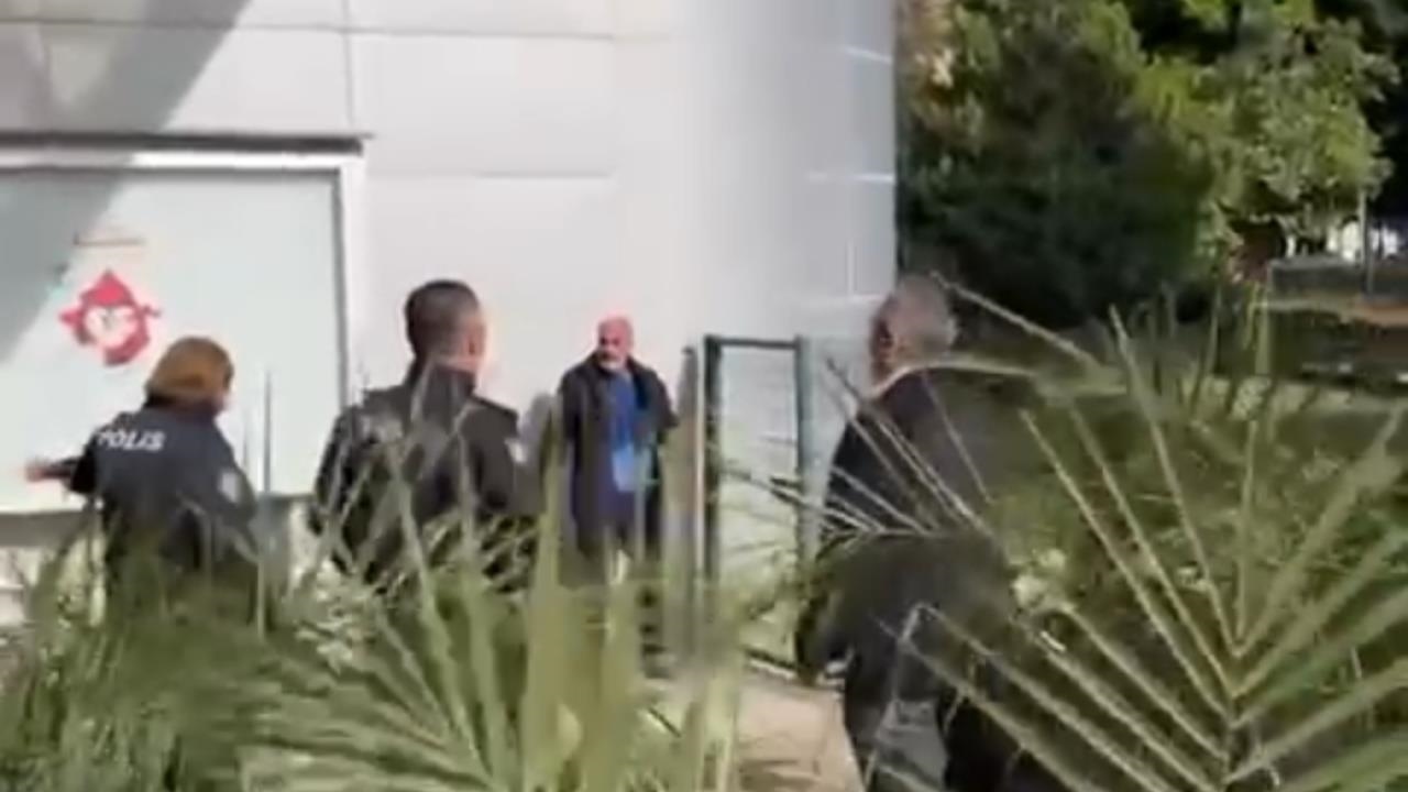 Mersin'de Adliye Bahçesi'nde Kendini Yakmak İsteyen Şahıs İkna Edildi