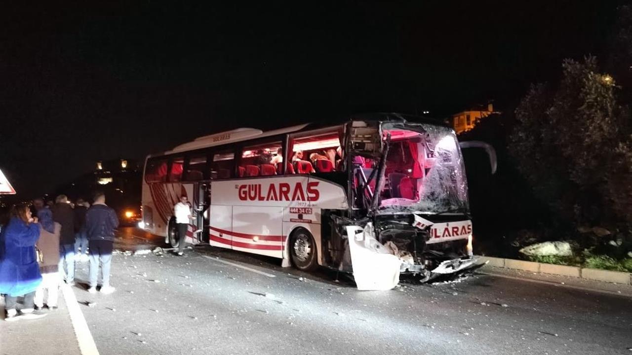 Alanya'da Otobüs ile Tır Çarpışması Sonucu 5 Kişi Yaralandı
