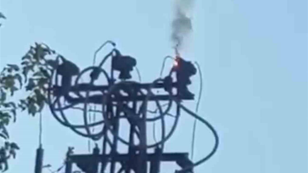 Siirt Kurtalan'da Elektrik Direğinde Yangın Çıktı, İtfaiye Müdahale Etti