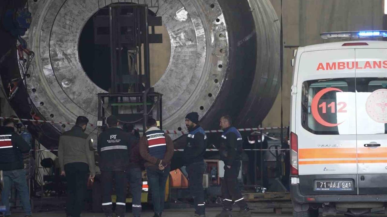 Kırıkkale Yahşihan'da 3 Tonluk Sacın Altında 2 İşçi Hayatını Kaybetti