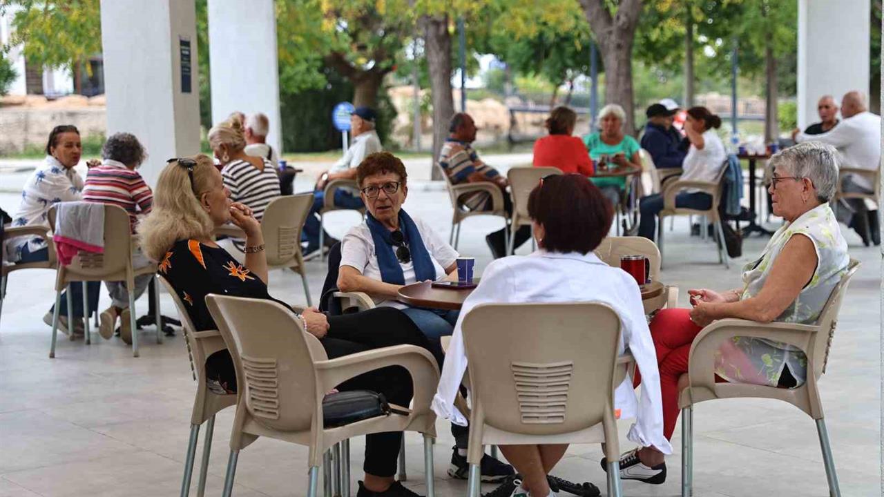 Antalya'da Emekli Kahveleri, Emeklilere Huzurlu Bir Sosyal Alan Sunuyor