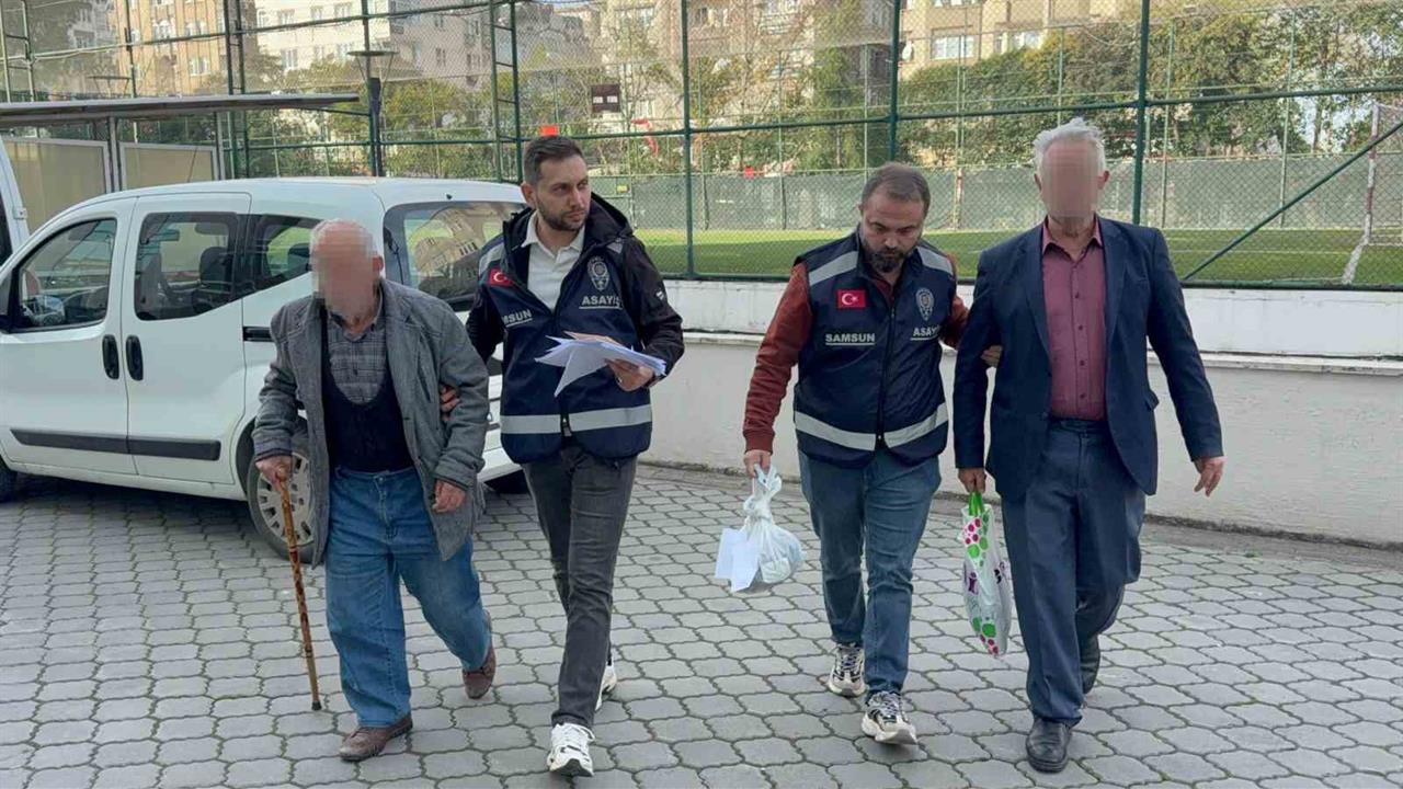 Samsun İlkadım'da Parkta Uygunsuz Davranış Sergileyen İki Kişi Gözaltına Alındı