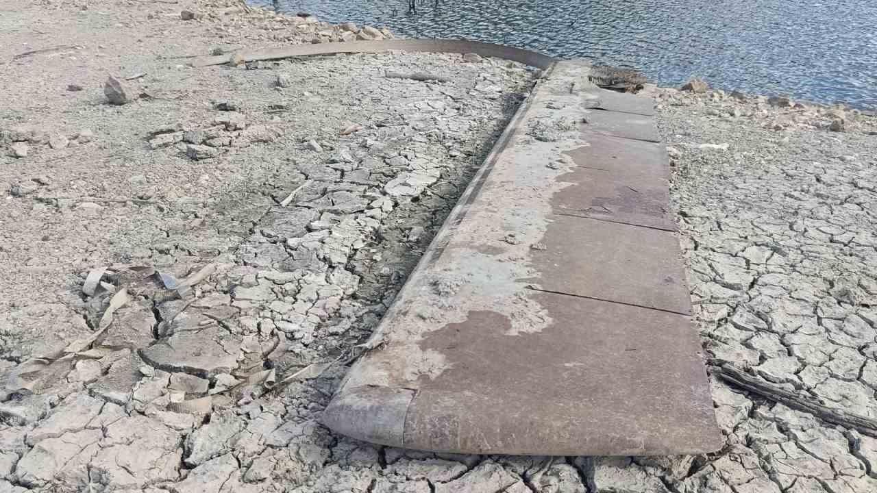 Muğla'da Suların Çekilmesiyle Barajda Unutulmaz Anılar Ortaya Çıktı