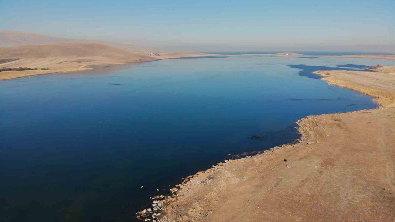 Kars'ta Çıldır Gölü Kısmen Dondu, Atlı Kızak Faaliyetleri İçin Geri Sayım Başladı
