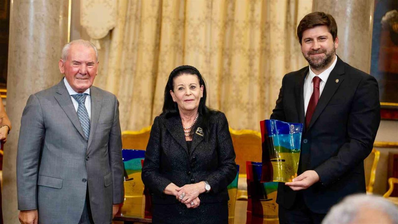 Tarsus'ta Başkan Boltaç, Malta Cumhurbaşkanı'ndan Uluslararası Onur Ödülü Aldı