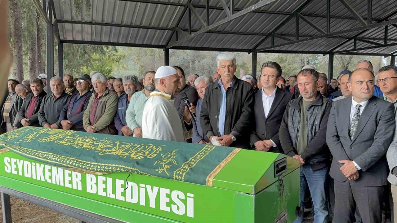 Muğla Seydikemer'de Zehirlenme Şüphesiyle Hayatını Kaybeden Genç Kız Uğurlandı